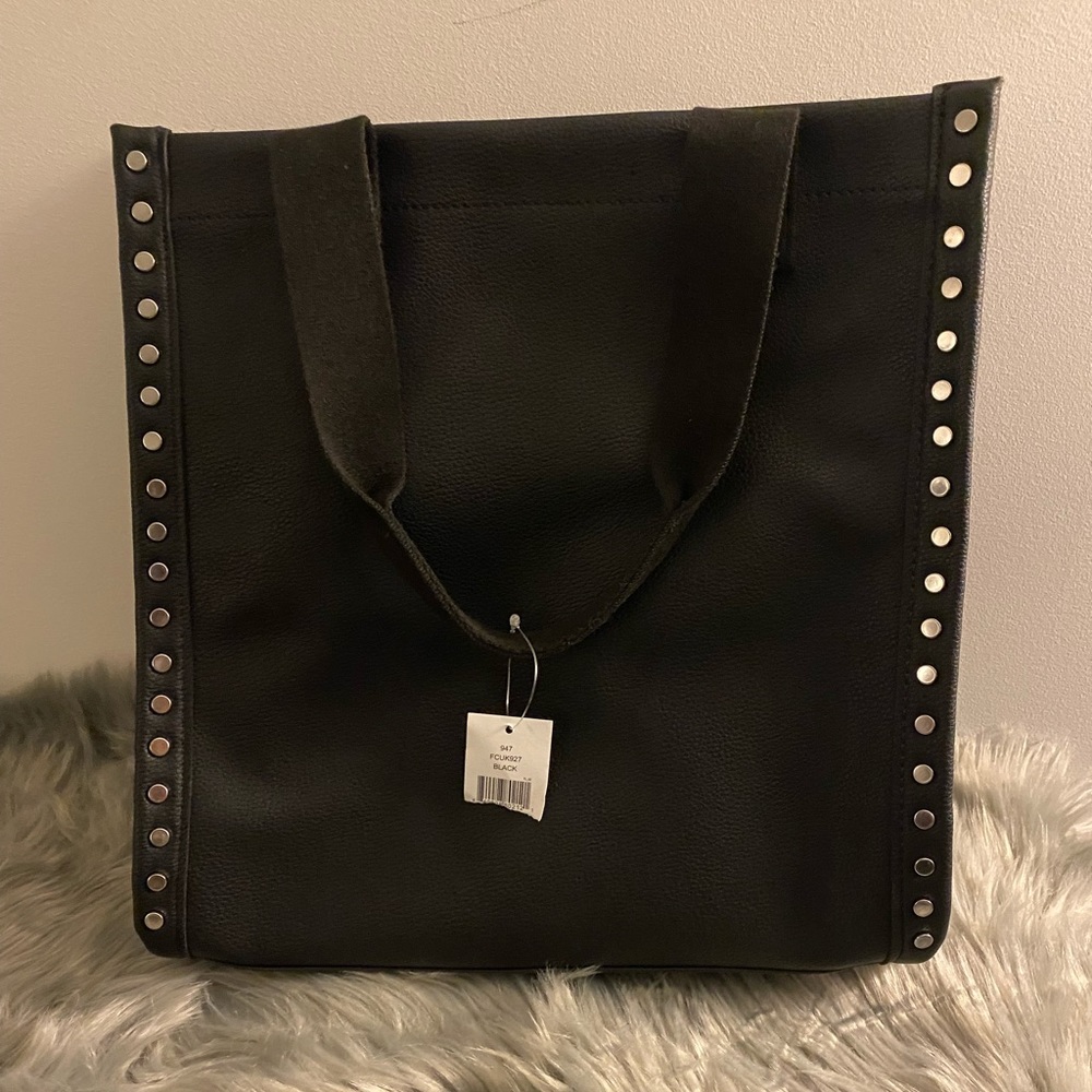 ᗷᖇᗩᑎᗪ ᑎEᗯ ~ ᖴᖇEᑎᑕᕼ ᑕOᑎᑎEᑕTIOᑎ ~ ᗷᒪᗩᑕK TOTE